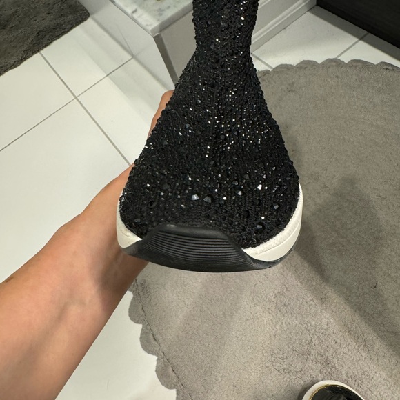 Carvela BNWOT size 39 (8 - 8.5) sparkle pull on ankle running shoe never worn - Picture 3 of 13